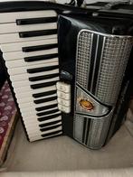 Marinucci accordeon, Muziek en Instrumenten, Accordeons, 80-bas, Marinucci, Zo goed als nieuw, Met koffer