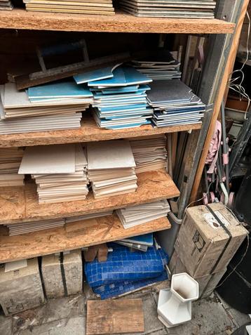 Mozaiek tegels in allerlei kleuren beschikbaar voor biedingen