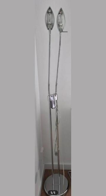 Stijlvolle Chromen Vloerlamp met Dubbele Spots beschikbaar voor biedingen