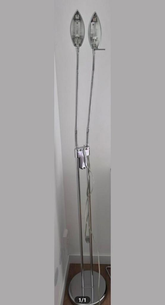 Stijlvolle Chromen Vloerlamp met Dubbele Spots, Huis en Inrichting, Lampen | Vloerlampen, Zo goed als nieuw, 150 tot 200 cm, Metaal