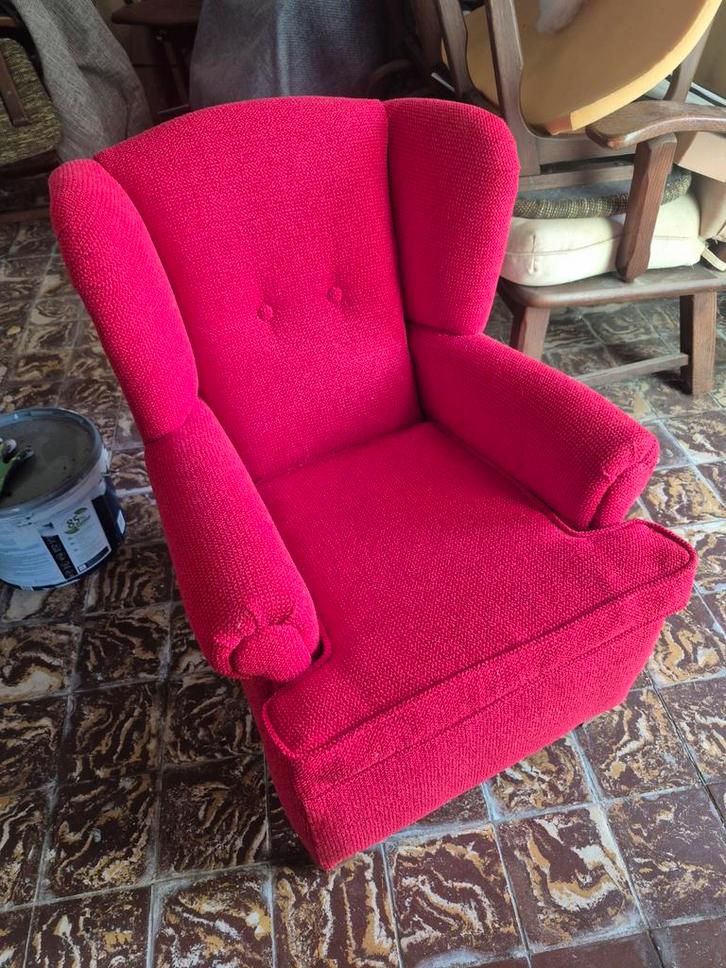 Schattige rode kinder oorfauteuil - Opnieuw gestoffeerd, Huis en Inrichting, Fauteuils, Zo goed als nieuw, Stof, 50 tot 75 cm