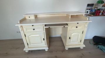 Brocante bureau met veel opbergmogelijkheden beschikbaar voor biedingen
