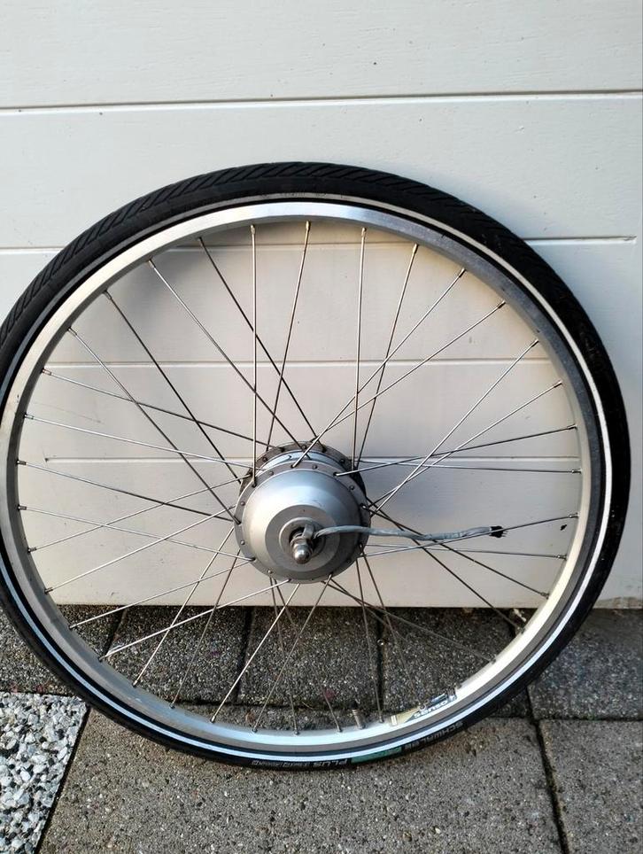 28 inch voorwiel met motor, Fietsen en Brommers, Fietsonderdelen, Ophalen
