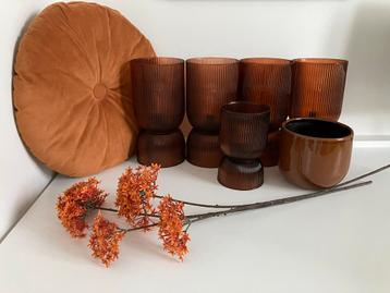Set accessoires lampen kussen pot takken bruin oranje beschikbaar voor biedingen