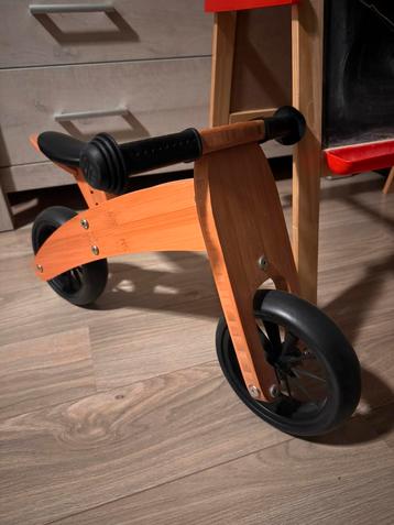 Houten loopfietsje beschikbaar voor biedingen