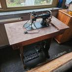 Antieke Pfaff naaimachine met tafel, Ophalen