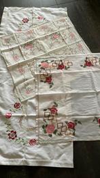 Set geborduurde rozen kleden- wagenschuur, Ophalen of Verzenden