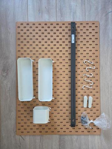 Ophangbord Skadis van Ikea incl accessoires beschikbaar voor biedingen