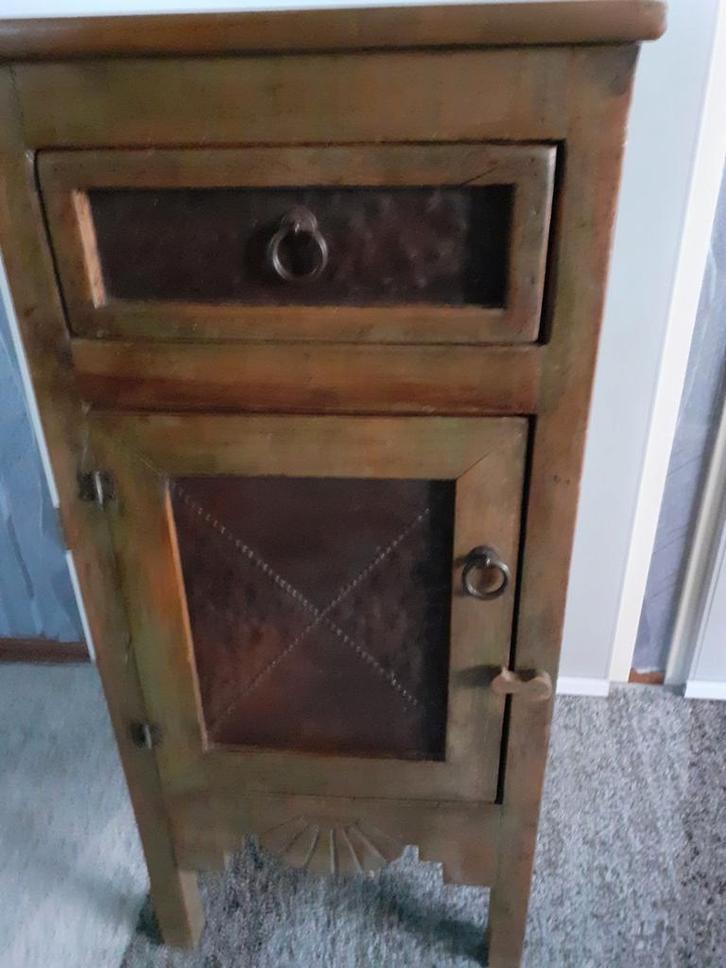 Auderwets stevig kastje van hout en metaal H94xB44xD42 cm., Huis en Inrichting, Kasten | Dressoirs, Gebruikt, Minder dan 50 cm