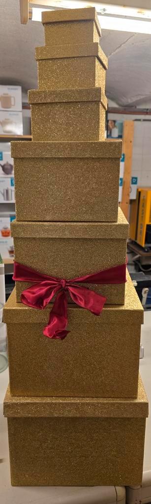 Gouden Decoratieve Dozen Set beschikbaar voor biedingen