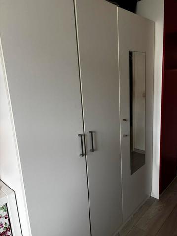 Te koop: Witte IKEA PAX kast (3 deuren) beschikbaar voor biedingen