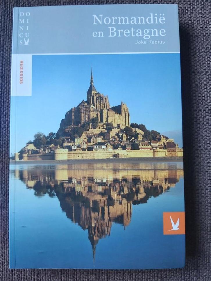 Dominicus reisgids - Normandië en Bretagne zgan, Boeken, Reisgidsen, Zo goed als nieuw, Reisgids of -boek, Europa, Overige merken