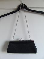 Zwart satijnen avondtasje met metalen ketting als hengsel, Ophalen of Verzenden, Zo goed als nieuw, Zwart, Avondtasje