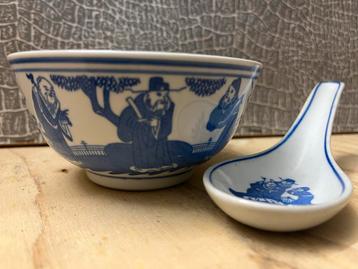 Vintage Chinese rijstkommen met scolar decor beschikbaar voor biedingen