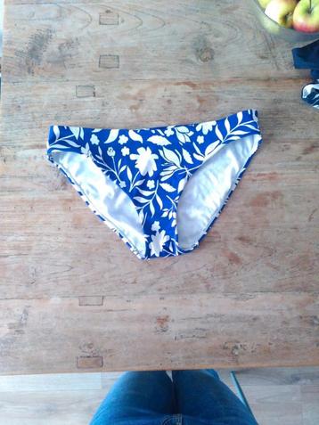 Bikini broekje Hema, bloemen, maat M beschikbaar voor biedingen