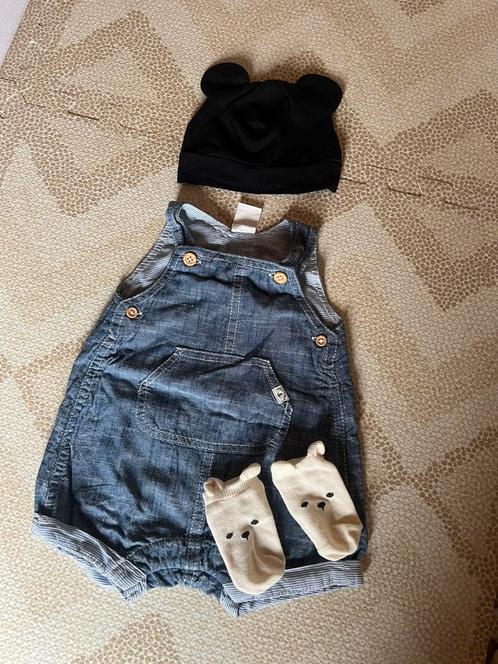 H&M baby salopette jeans + mutsje – maat 62 – topstaat!, Kinderen en Baby's, Babykleding | Baby-kledingpakketten, Zo goed als nieuw