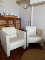 Twee identieke puntgave witte leren fauteuils, Huis en Inrichting, Fauteuils, Ophalen, Zo goed als nieuw, 50 tot 75 cm, Leer