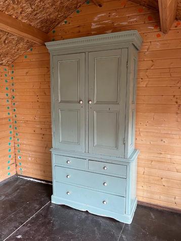 Unieke vintage linnenkast in Engelse stijl – brocante, beschikbaar voor biedingen