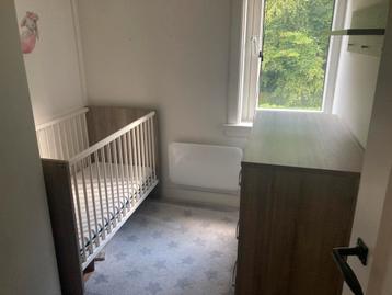 Set voor kinderkamer, ledikant, commode met 3 lades, plank beschikbaar voor biedingen