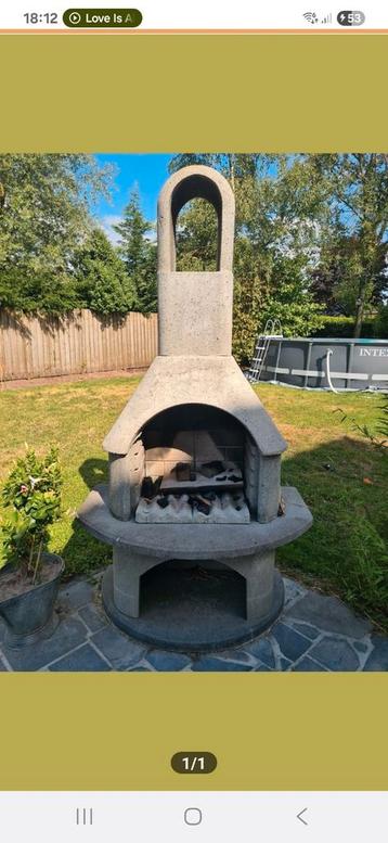 Betonnen barbecue  beschikbaar voor biedingen