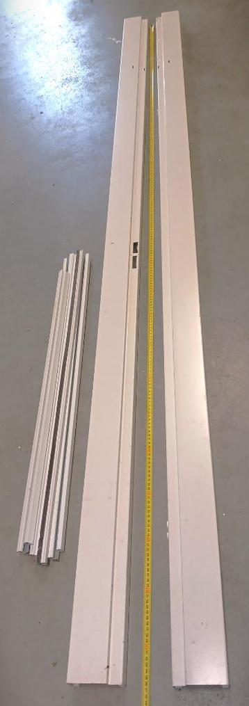 2 stijlen van binnendeurkozijn, hoogte 247 cm, wit beschikbaar voor biedingen