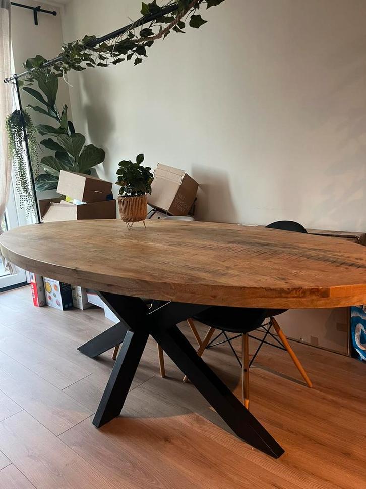 Mango houten eettafel met stalen frame ovaal, Huis en Inrichting, Tafels | Eettafels, Zo goed als nieuw, 100 tot 150 cm, 200 cm of meer