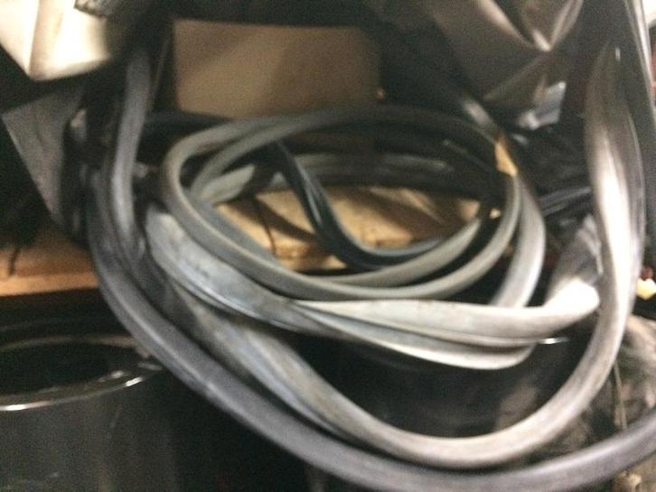 Rubbers Peugeot 203 403 104 204 304 04 504 604 505, Auto-onderdelen, Overige Auto-onderdelen, Oldtimer onderdelen, Peugeot, Nieuw