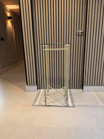 Te koop 2 glazen bijzettafels beschikbaar voor biedingen