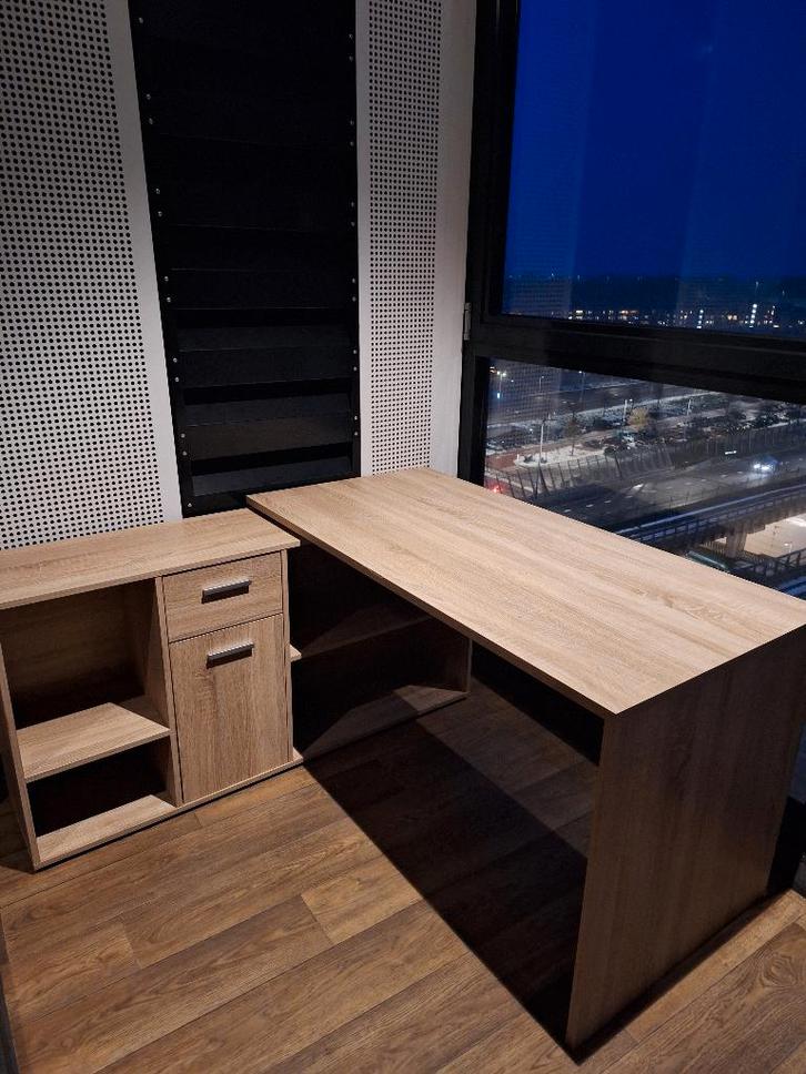 Corner desk with storage-Great Condition, Huis en Inrichting, Complete inboedels, Ophalen