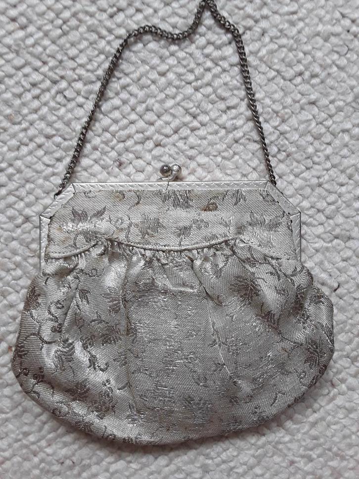 Antiek zilverkleurig avondtasje, Antiek en Kunst, Antiek | Kleding en Accessoires, Ophalen of Verzenden