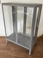 IKEA Fabrikör Vitrinekast Grijs - Perfect voor Verzamelaars!, Huis en Inrichting, Kasten | Vitrinekasten, Gebruikt, 100 tot 150 cm