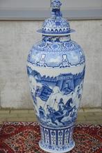 Prachtige enorm grote Chinese vaas van blauw wit porselein., Antiek en Kunst, Ophalen