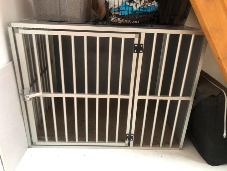 Honden Bench maat (L) 106x71x81, Dieren en Toebehoren, Hondenbenches, Zo goed als nieuw, Ophalen