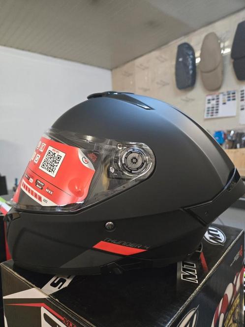 MT integraalhelm met geintregeert zonnevizier maat L, Motoren, Kleding | Motorhelmen, Integraalhelm, L, Overige merken, Nieuw met kaartje