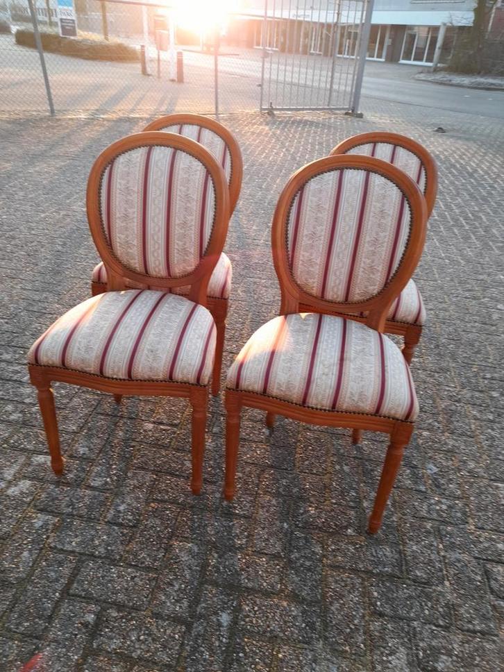 Set 4.mooie klassieke kersen houten medaillon stoelen, Antiek en Kunst, Antiek | Meubels | Stoelen en Banken, Ophalen