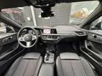 BMW 1-serie 118i Executive Edition/1STE EIG/NAVI/CARPLAY/LED, Auto's, BMW, Gebruikt, Leder en Stof, Zwart, Origineel Nederlands