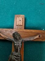 -	Kruisbeeld hout en jezus beeld, Verzamelen, Religie, Ophalen of Verzenden