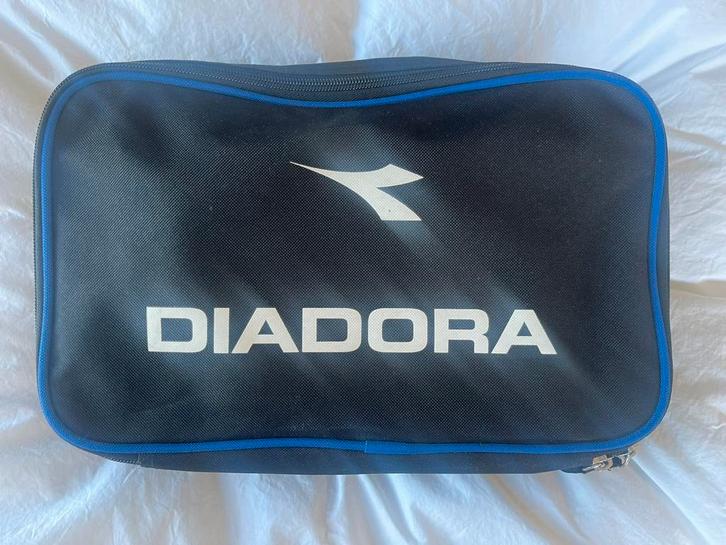 Diadora sportschoenen tas, Sieraden, Tassen en Uiterlijk, Tassen | Sporttassen, Zo goed als nieuw, Ophalen