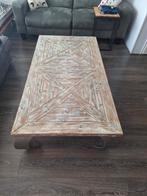 Robuuste houten salontafel met metalen poten, Huis en Inrichting, Tafels | Salontafels, Ophalen, Gebruikt, Landelijk, Metaal
