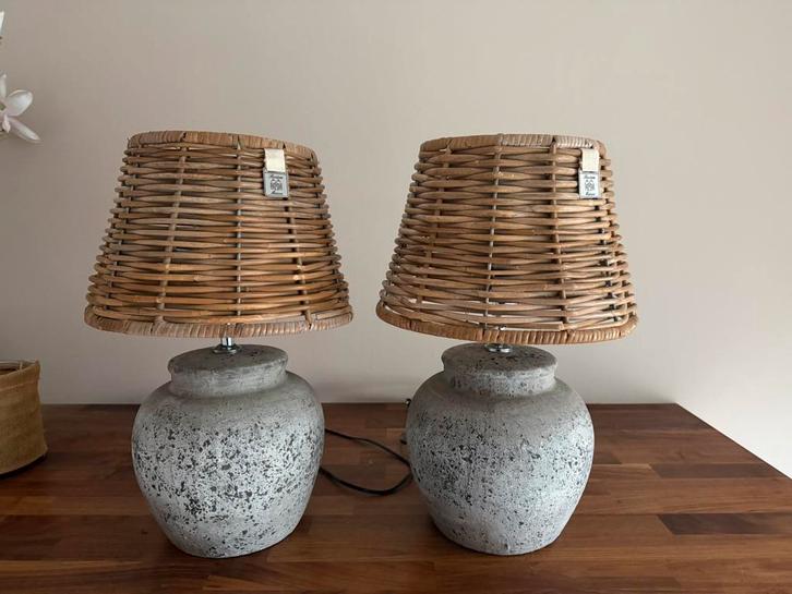 2x nieuwstaat landelijke lampen met Riviera Maison kap, Huis en Inrichting, Lampen | Lampenkappen, Zo goed als nieuw, Minder dan 25 cm