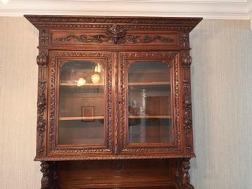 Mechelse kast Henri-Deux beschikbaar voor biedingen