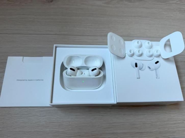 Apple AirPods Pro en Oplaadcase (100% origineel! Geen fake!), Telecommunicatie, Mobiele telefoons | Oordopjes, Refurbished, In oorschelp (earbud)