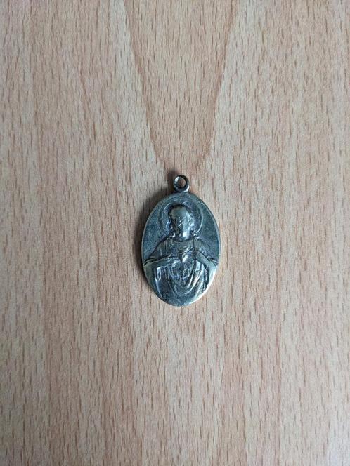 Zilveren medaillon Regina Decor Carmeli o.p.n, Sieraden, Tassen en Uiterlijk, Kettinghangers, Gebruikt, Zilver, Zilver, Overige voorstellingen