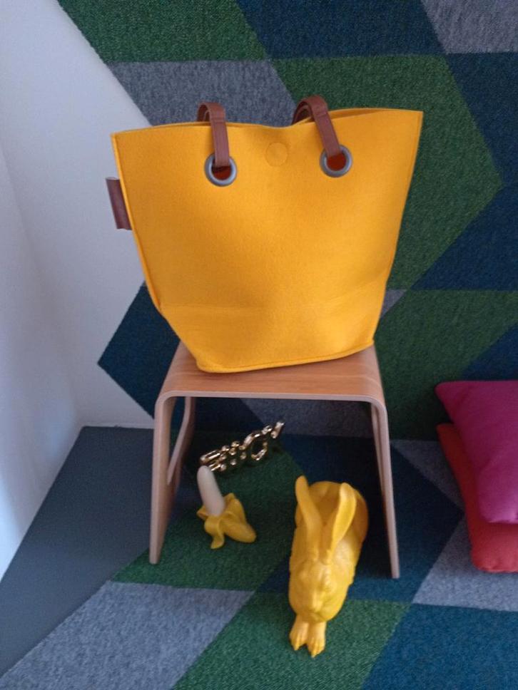 Mooie grote geel vilten shopper van Zebra, Sieraden, Tassen en Uiterlijk, Tassen | Schoudertassen, Zo goed als nieuw, Overige merken