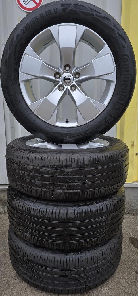 Originele 18 Inch Volvo XC40 Velgen + Banden 235-55-18, Auto-onderdelen, Banden en Velgen, Banden en Velgen, Zomerbanden, 18 inch