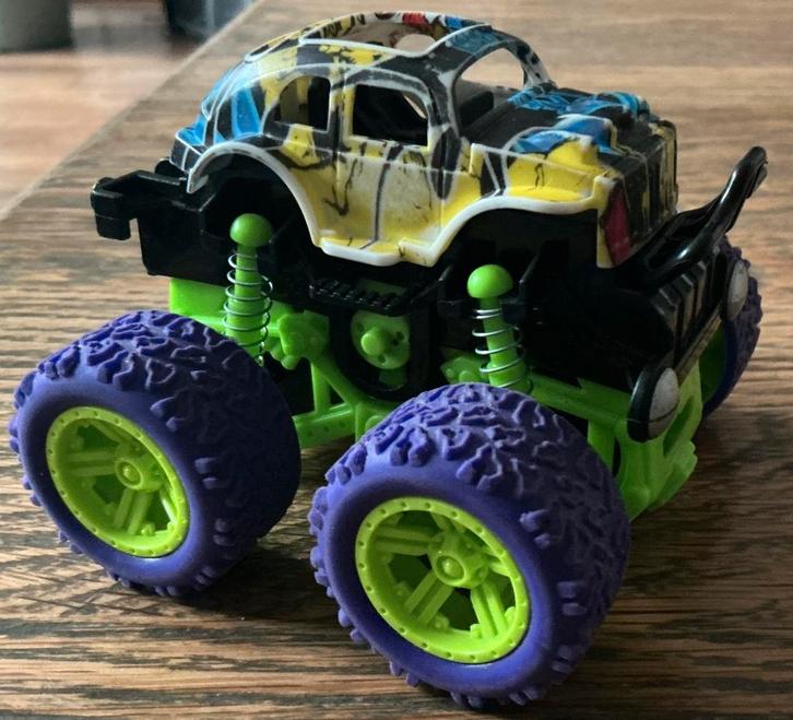 Monstertruck Auto lijkt op Volkswagen kever, Hobby en Vrije tijd, Modelauto's | Overige schalen, Zo goed als nieuw, Auto, Ophalen