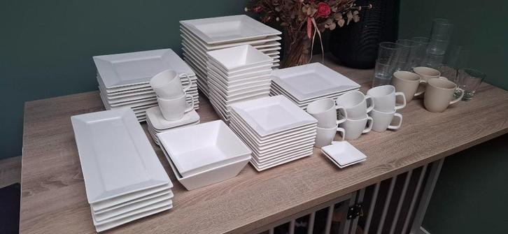 wit vierkant servies 78 delig. Xenos, Huis en Inrichting, Keuken | Servies, Gebruikt, Compleet servies, Effen, Aardewerk, Ophalen