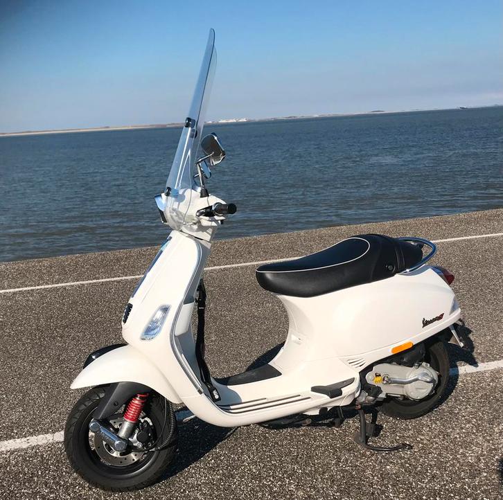 Vespa S 4takt geel kenteken, Fietsen en Brommers, Scooters | Vespa, Zo goed als nieuw, Vespa S, Maximaal 45 km/u, Benzine, Ophalen