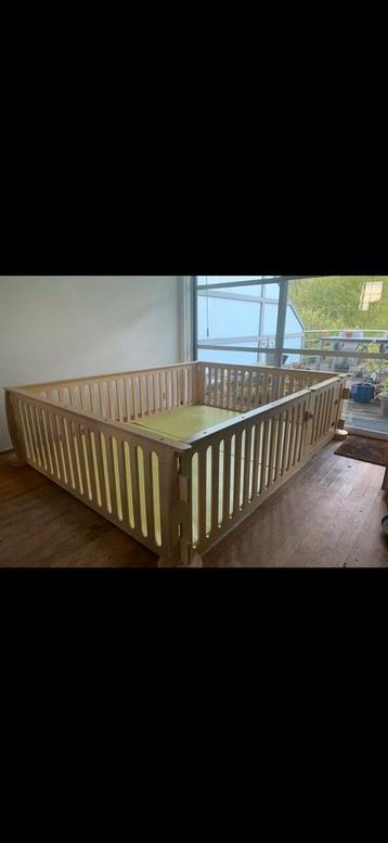 Mooie berken grondbox zonder kussens: crèche, kinderopvang? beschikbaar voor biedingen