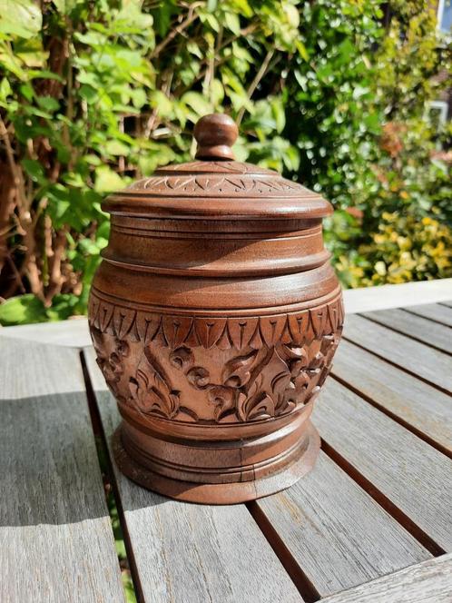 Vintage Indonesische tabakspot met houtsnijwerk, Antiek en Kunst, Antiek | Woonaccessoires, Ophalen